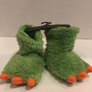 Kids slippers green monster feet S 5-6